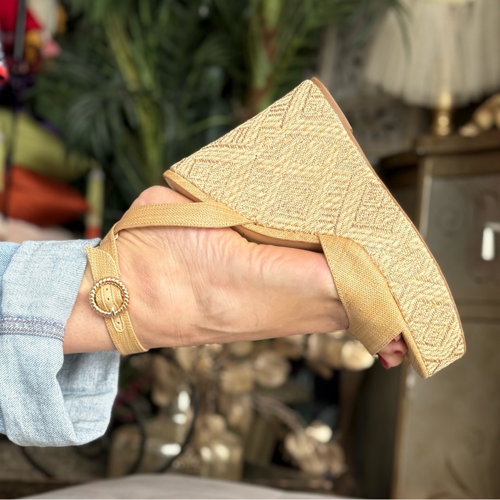 Jessica Simpson Beige Wedge Sandals with Gold Buckle